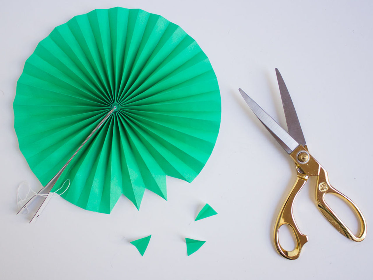 St. Patrick's Day Paper Fan Wreath | Fun365