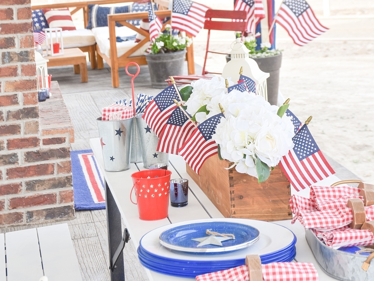 DIY Americana Flower Box Centerpiece | Fun365