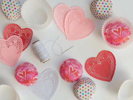 DIY Cupcake Wrapper Garland | Fun365