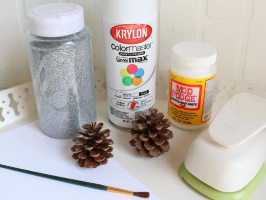 DIY Glittered Pine Cone Place Card Holders | Fun365